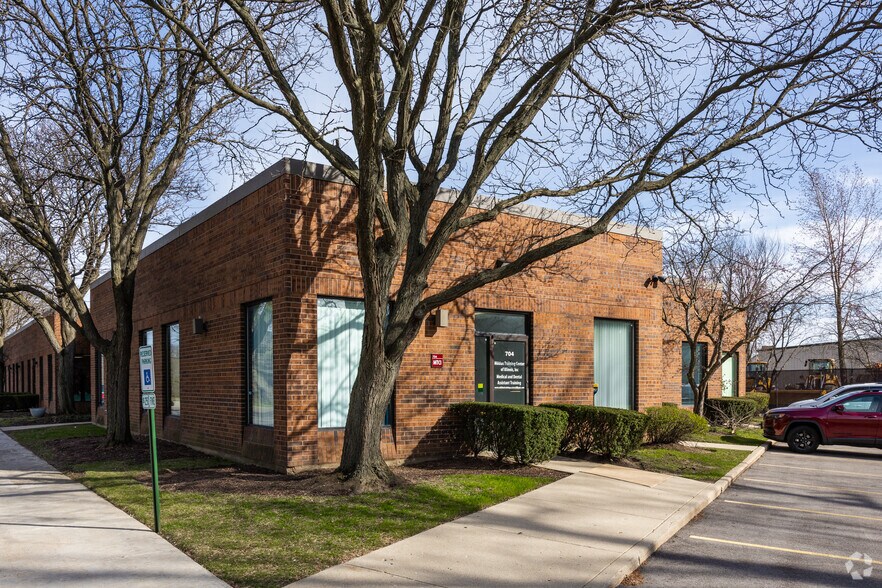 More Photos Of 700-728 S Milwaukee Ave, Wheeling Office For Lease