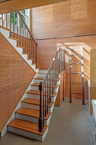 More Photos Of 159 N Sycamore St, Newtown Office For Lease