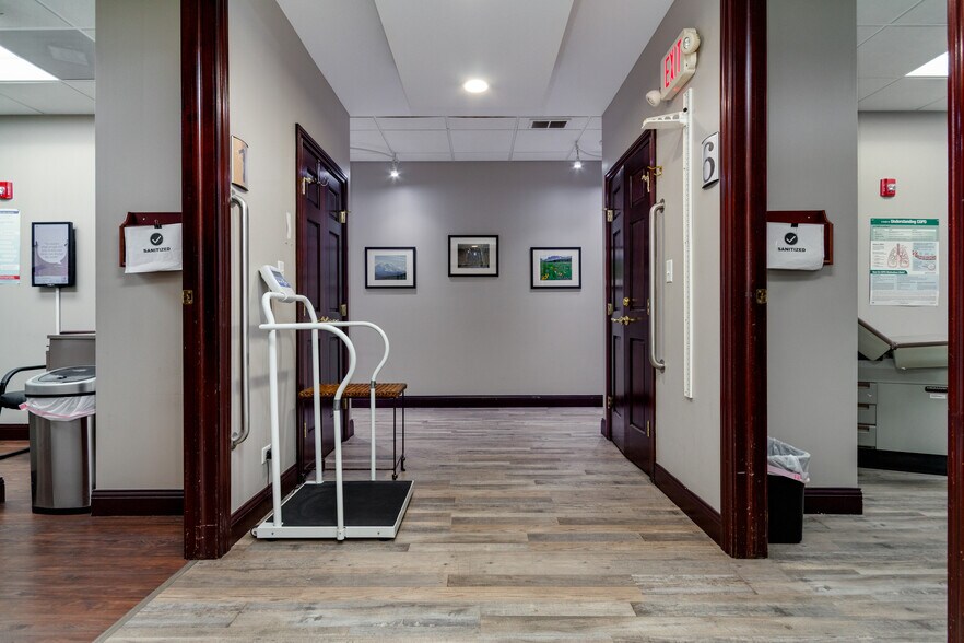More Photos Of 11900 Southwest Hwy, Palos Park Medical For Sale