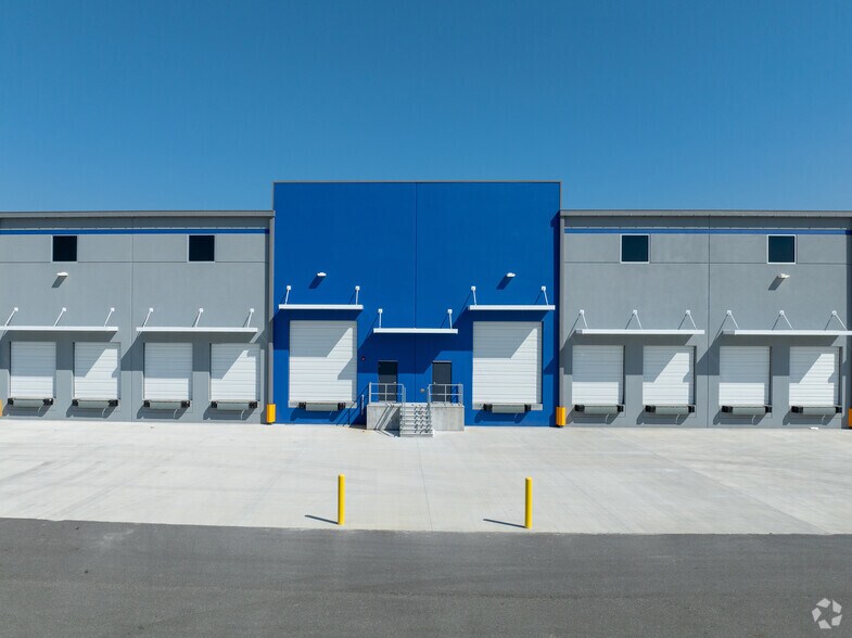 More Photos Of 2280 Lane Ave N, Jacksonville Unknown For Lease