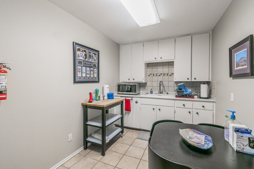 More Photos Of 3701 S University, Fort Worth Office For Sale