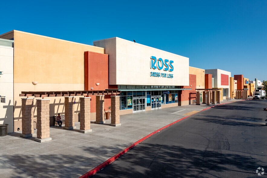 More Photos Of 38107-38215 47th St E, Palmdale Storefront For Lease