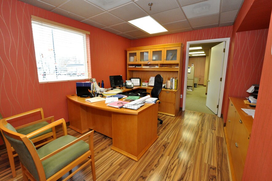 More Photos Of 620 N Broad St, Woodbury Medical For Lease