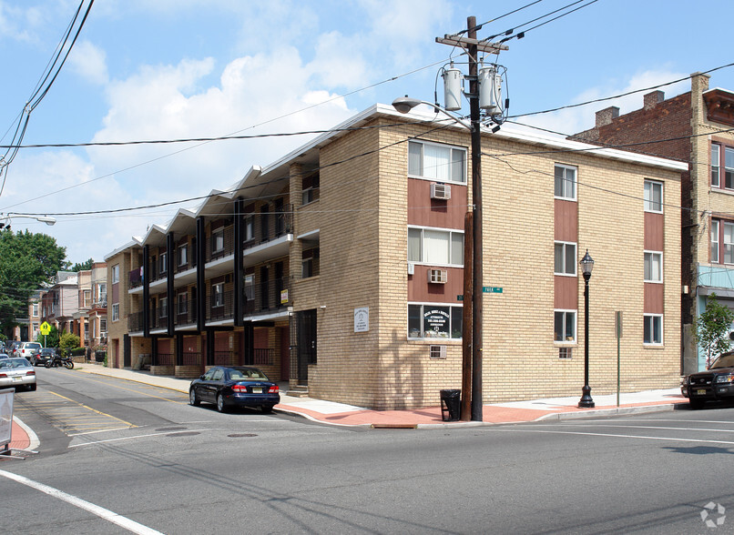 Primary Photo Of 100-108 35th St, Union City Apartments For Lease