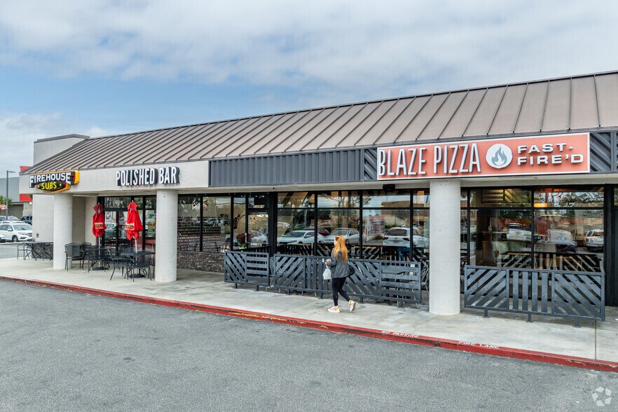 More Photos Of 2115 N Tustin St, Orange Freestanding For Lease