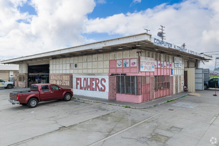 Primary Photo Of 555 Broadway St, Fresno Auto Repair For Sale