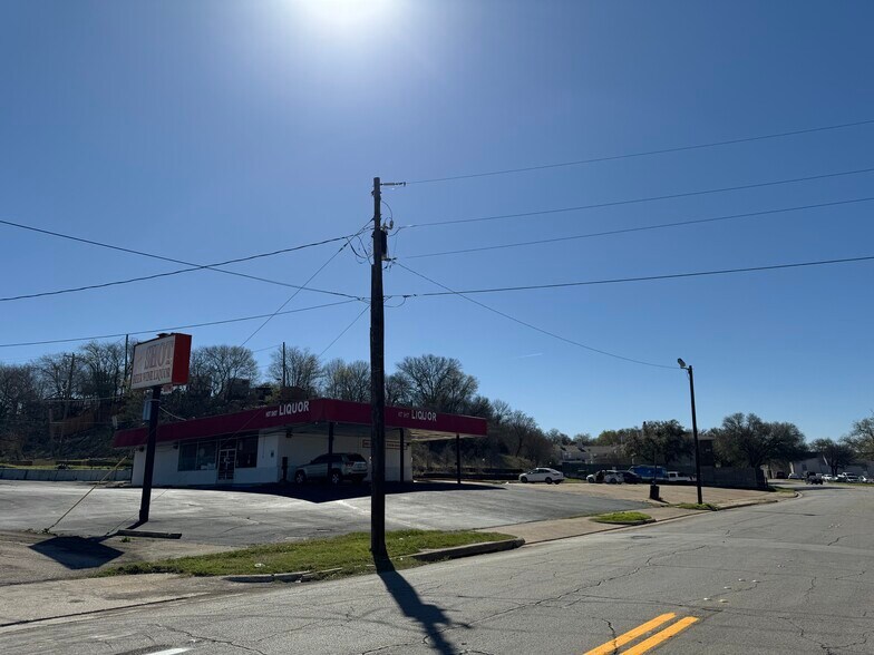 More Photos Of 1405 Weiler Blvd, Fort Worth Restaurant For Sale