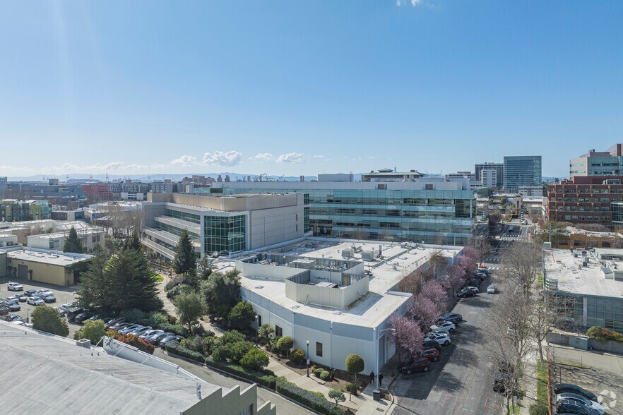 More Photos Of 5850-5860 Hollis St, Emeryville Research And Development For Lease