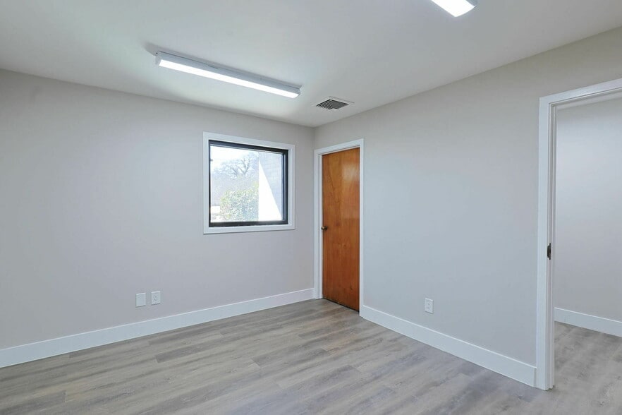 More Photos Of 1906 Warm Springs Rd, Columbus Medical For Sale