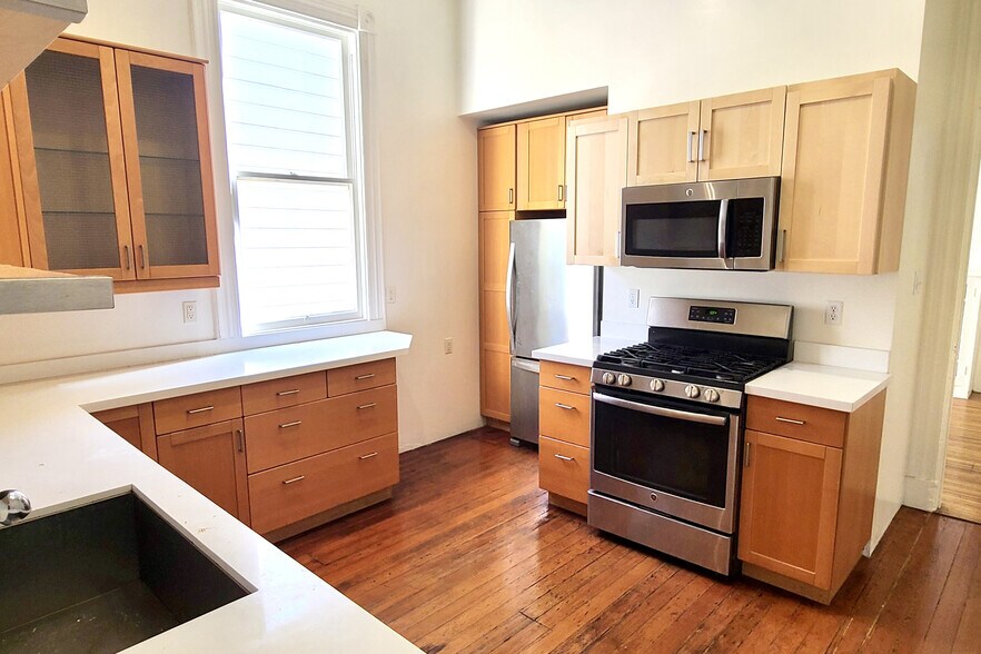 More Photos Of 113-115 Bartlett St, San Francisco Apartments For Sale