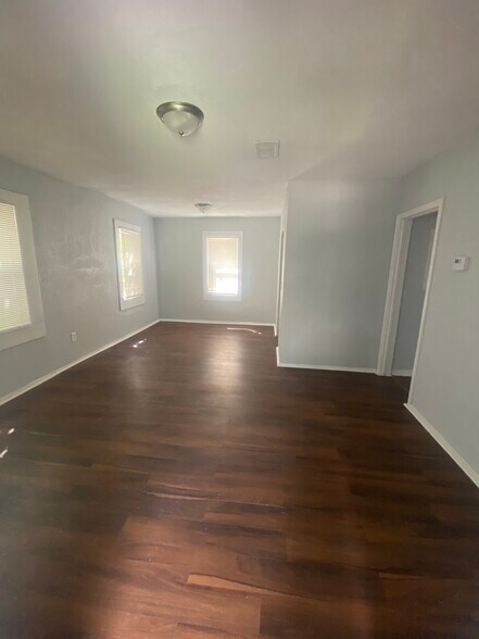 More Photos Of 619 Linwood Ave, Jacksonville Specialty For Sale