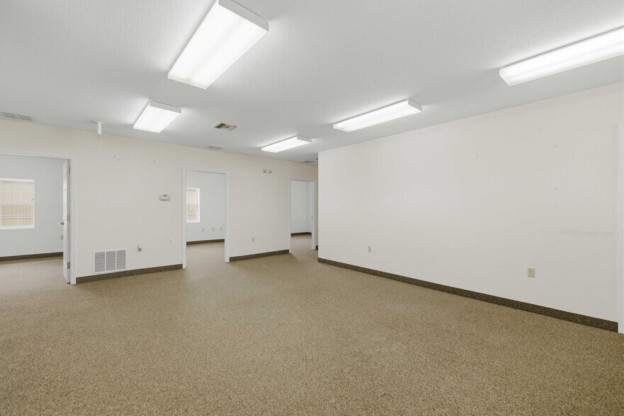 More Photos Of 4378 NE 35th St, Ocala Warehouse For Lease
