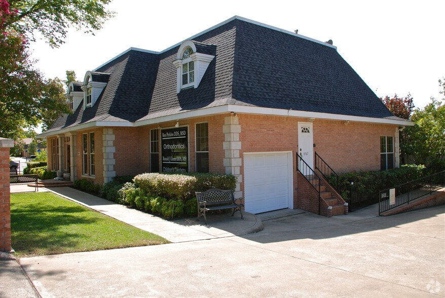 More Photos Of 9757 White Rock Trl, Dallas General Retail For Lease