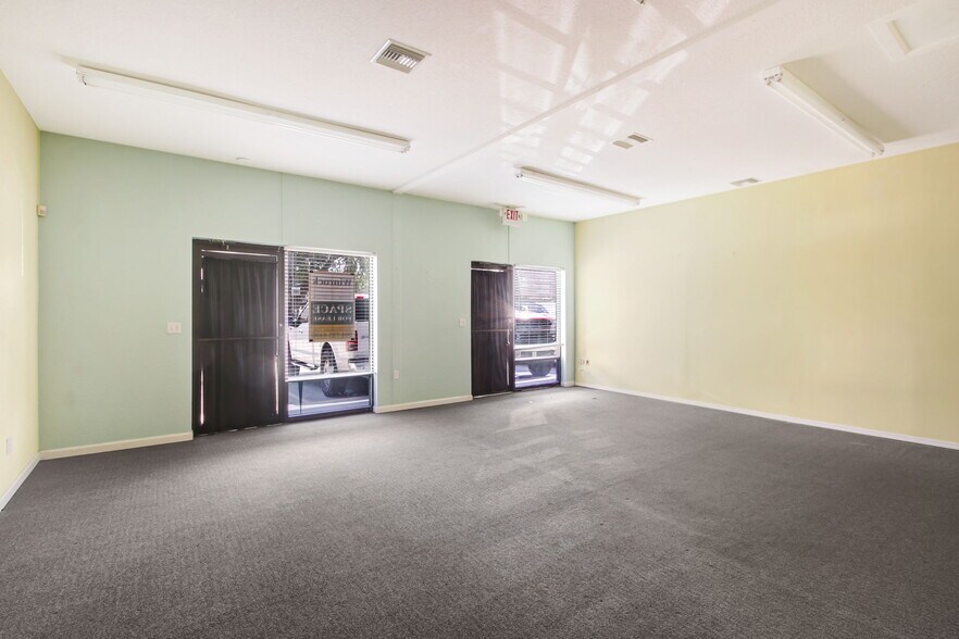 More Photos Of 4601 E Moody Blvd, Bunnell Flex For Lease