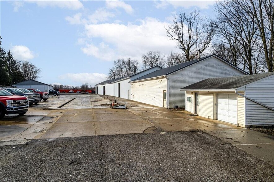 More Photos Of 15355 Old Lincoln Way, Dalton Light Manufacturing For Sale