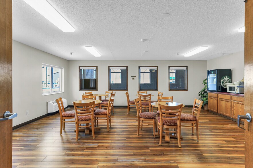 More Photos Of 630 W Main St, El Paso Hotel For Sale