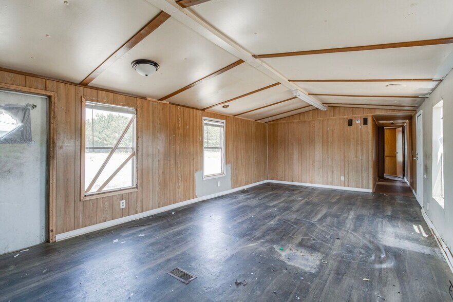 More Photos Of 267 Bell Rd, Mayesville Flex For Sale