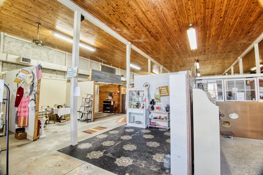 More Photos Of 311 N Main St, Weatherford Office For Sale