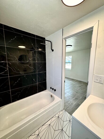 More Photos Of 50 W 32nd St, Tucson Apartments For Sale