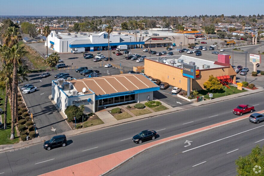 More Photos Of 2680 Mount Vernon Ave, Bakersfield Freestanding For Lease