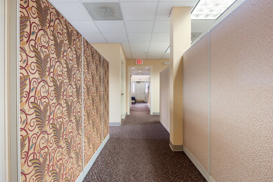 More Photos Of 828 Lynn Fells Pky, Melrose Office For Lease