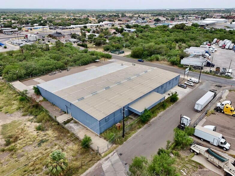 More Photos Of 8115 Las Cruces Dr, Laredo Truck Terminal For Lease