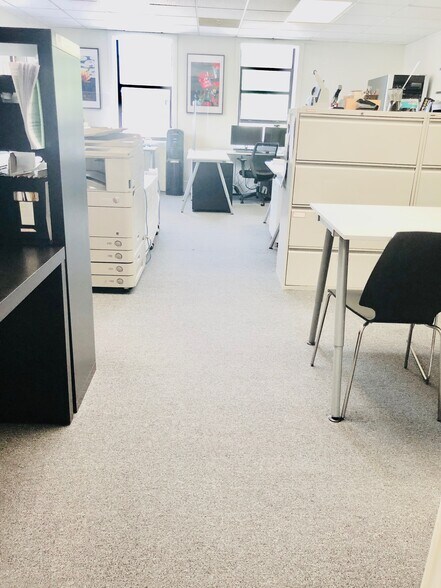 More Photos Of 19 W Putnam Ave, Greenwich Office For Lease