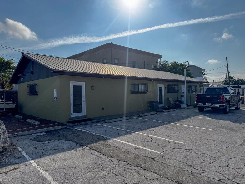 More Photos Of 5580 1st Ave, Key West Office For Sale