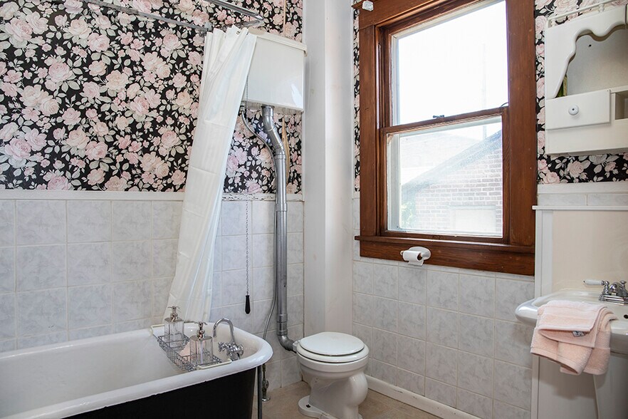 More Photos Of 139 SW I St, Grants Pass Specialty For Sale