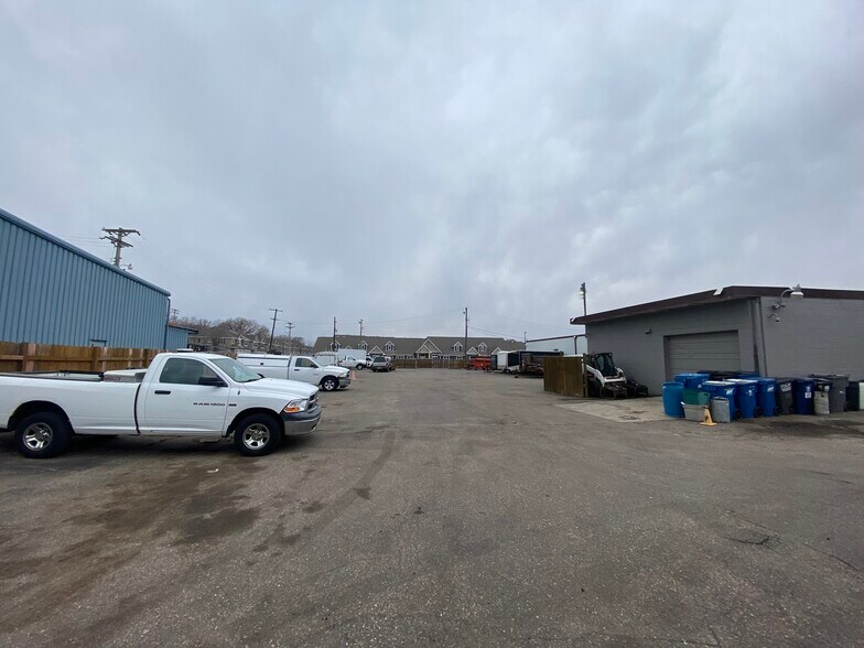 More Photos Of 636 NE 39th Ave, Minneapolis Manufacturing For Sale