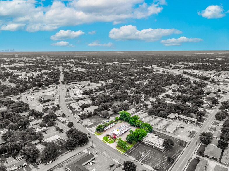 More Photos Of 1300 W Pioneer Dr, Irving Fast Food For Sale