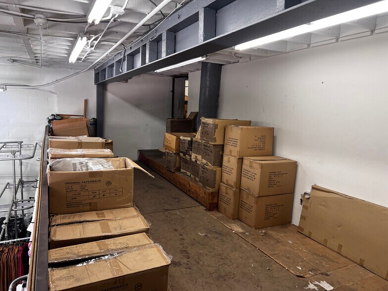 More Photos Of 120 E 15th St, Los Angeles Showroom For Lease