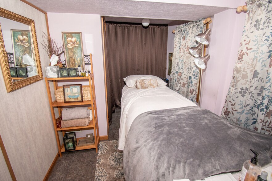 More Photos Of 3861 Main St, Mineral Ridge Office For Sale