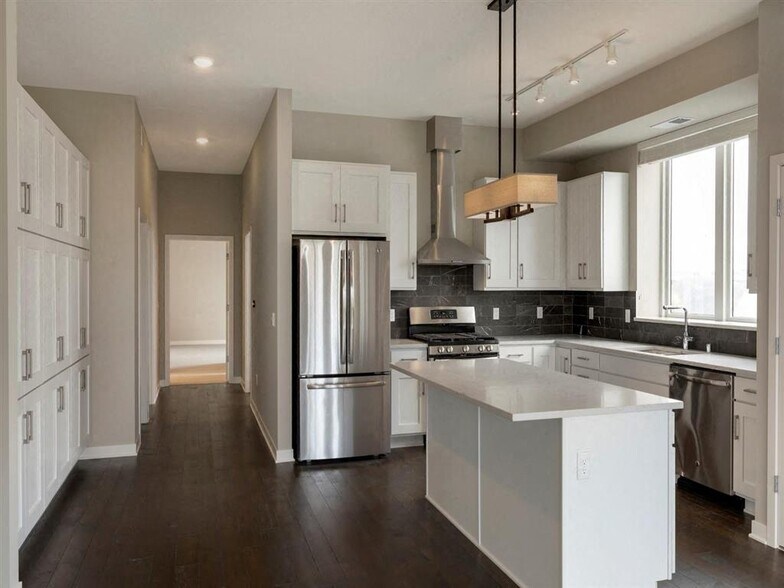 More Photos Of 10 2nd St SE, Minneapolis Apartments For Lease