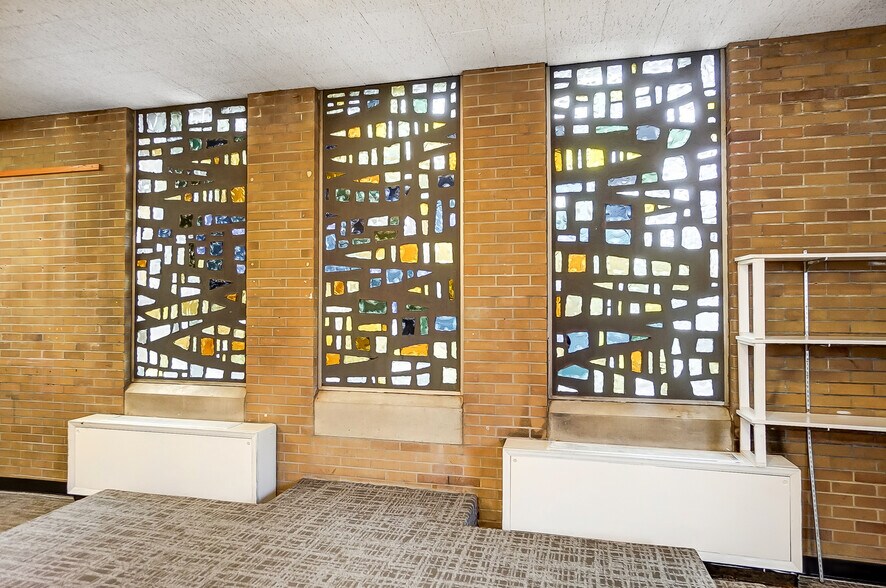 More Photos Of 1106 E High St, Springfield Schools For Sale