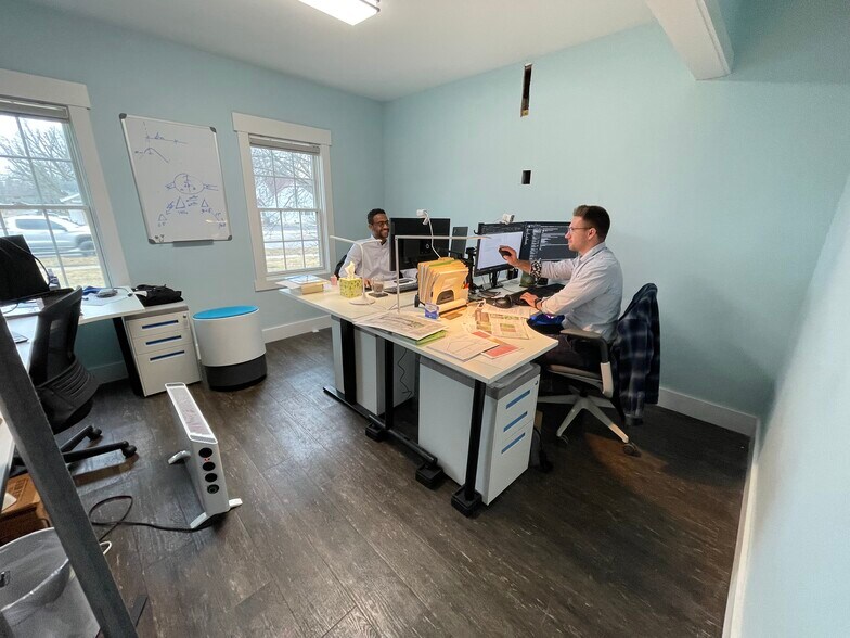 More Photos Of 5022 Rockville Rd, Indianapolis Office For Lease