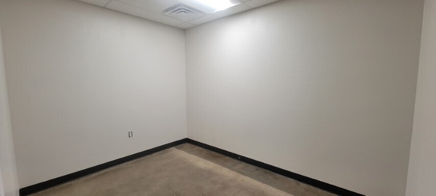 More Photos Of 420 W Mahoney Ave, Mesa Office For Sale