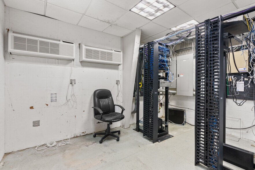 More Photos Of 3075 NW South River Dr, Miami Storefront Retail Office For Lease