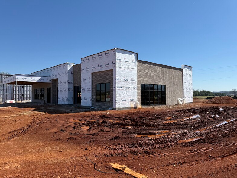 More Photos Of 750 Lovers Ln, Bowling Green General Retail For Lease