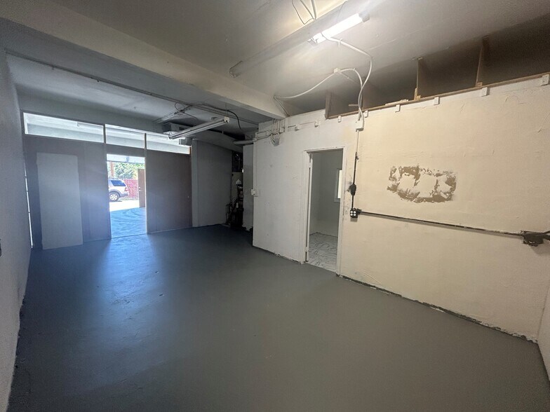 More Photos Of 2151 Lone Mountain Dr, Carson City Showroom For Lease