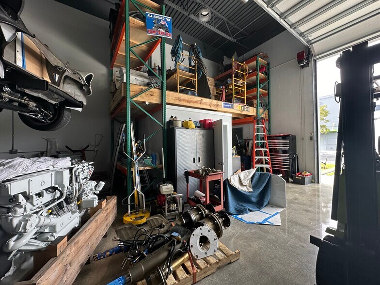 More Photos Of 861 NE Industrial Blvd, Jensen Beach Warehouse For Lease