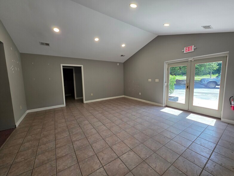 More Photos Of 5851 Lowcountry Dr, Ridgeland Warehouse For Lease