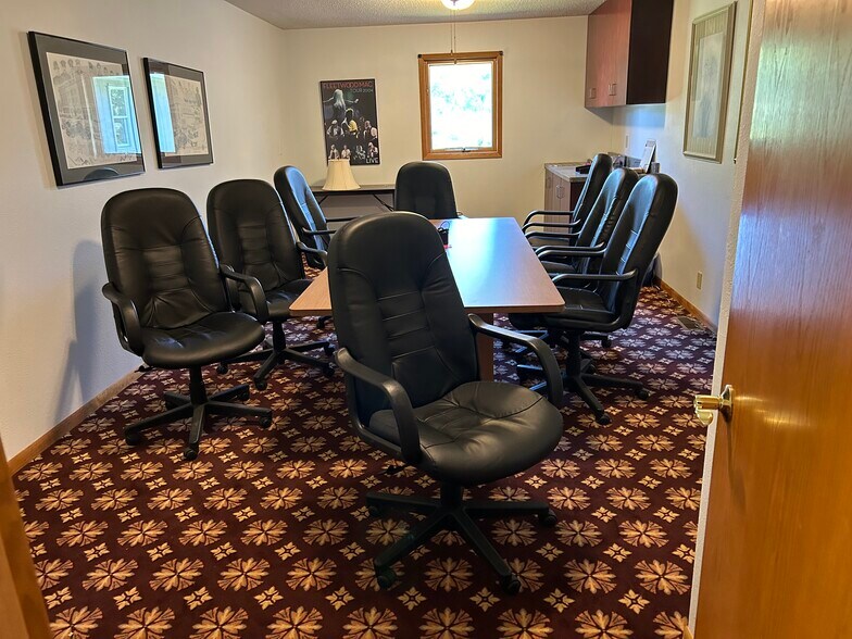 More Photos Of 335 Wycoff Dr, North Sioux City Medical For Sale