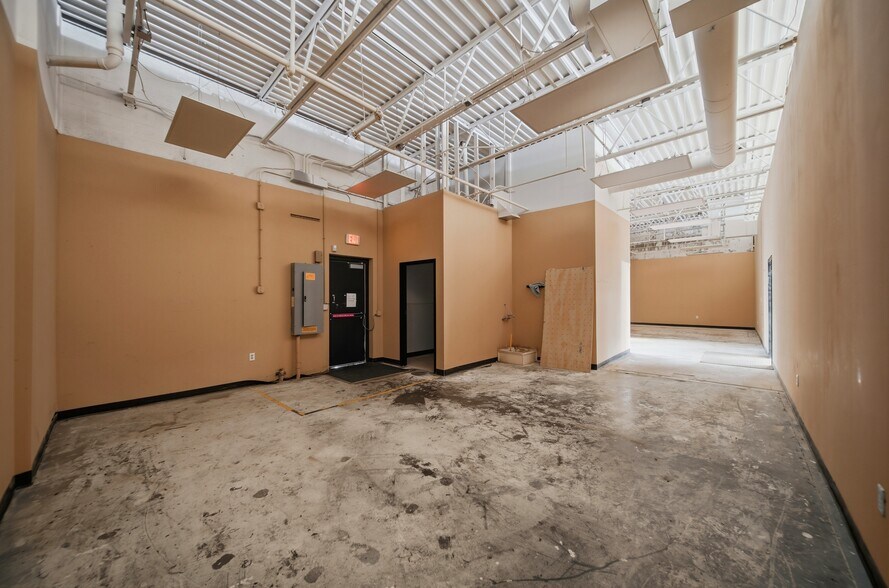 More Photos Of 4311 E Lincolnway, Sterling Unknown For Lease