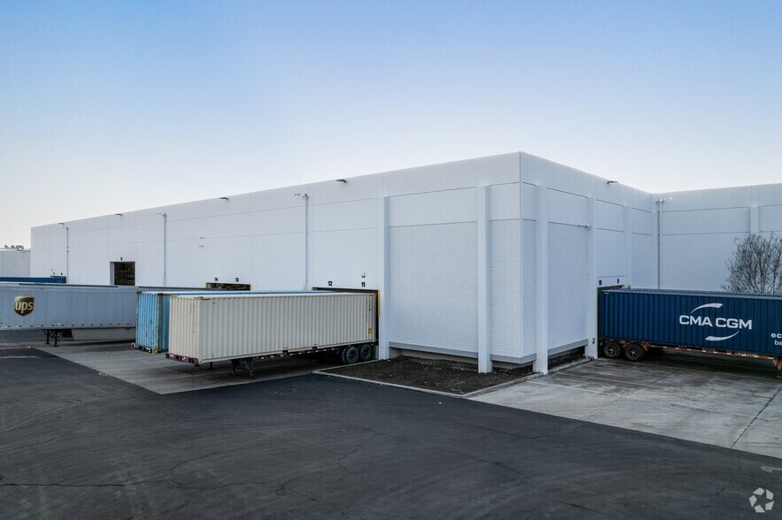 More Photos Of 2376 Davis Ave, Hayward Distribution For Lease