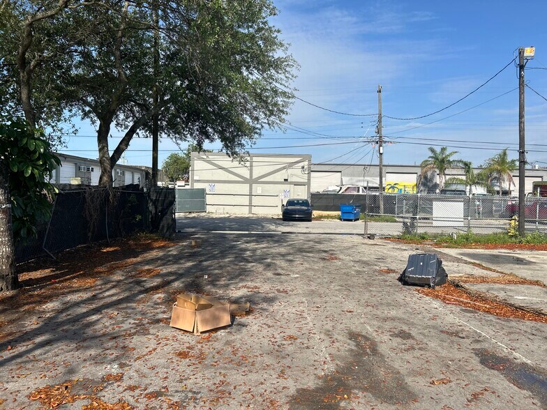 More Photos Of 2201 SW 58th Ter, West Park Contractor Storage Yard For Lease