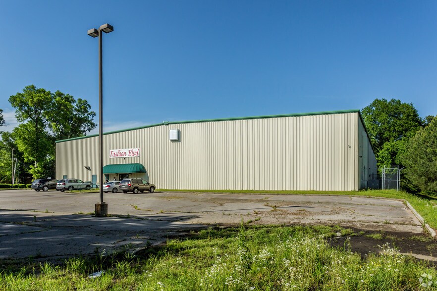 More Photos Of 5529 Summer Ave, Memphis Distribution For Sale
