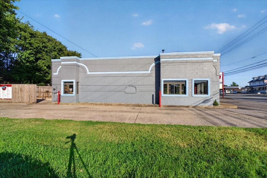 More Photos Of 541 W Dixie Ave, Elizabethtown Freestanding For Sale