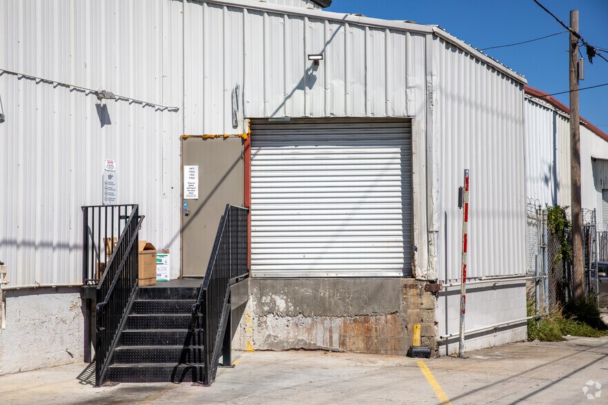 More Photos Of 2707 Boston Ave, San Diego Warehouse For Lease