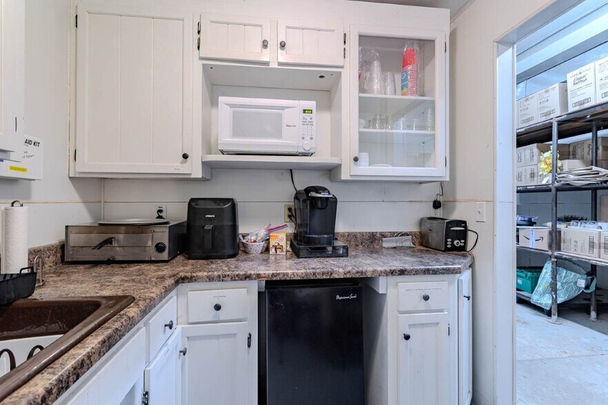 More Photos Of 234 Cedar St, Tigerton Supermarket For Sale